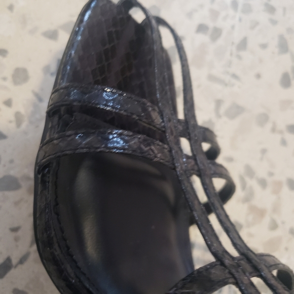 Fashion Nova- Snake skin Strappy Block heel - Picture 5 of 8